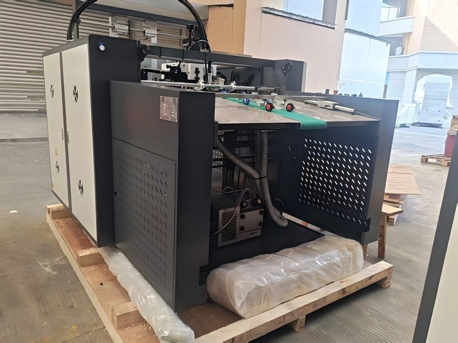 Die neue automatische Hochgeschwindigkeits-Laminiermaschine YFMD-1050 von Star steht kurz vor der Auslieferung nach Brasilien!