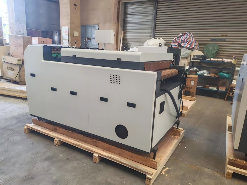 Die neue automatische UV-Beschichtungsmaschine Star SGUV-760A wird in Kürze ausgeliefert.